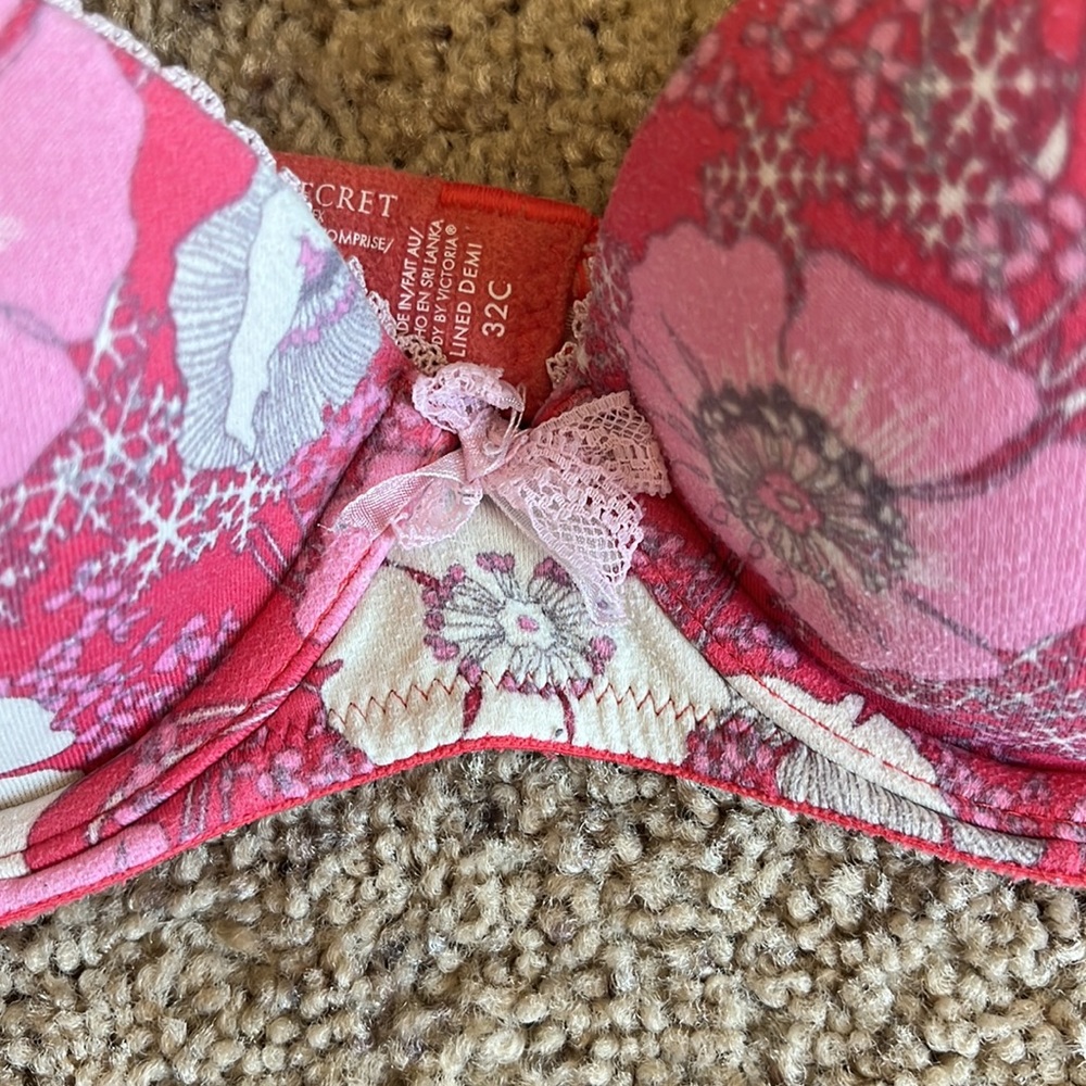 Victoria’s Secret Body by Victoria Lined Demi Bra - Picture 2 of 4